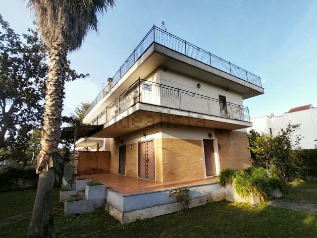 Case e ville in vendita di 200 m² in Via San Felice Circeo, 267