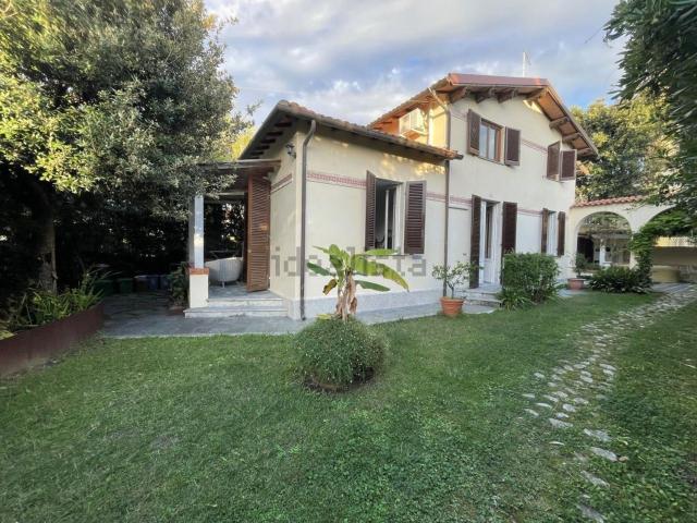 Case e ville in vendita di 200 m² in Via San Giovanni Bosco