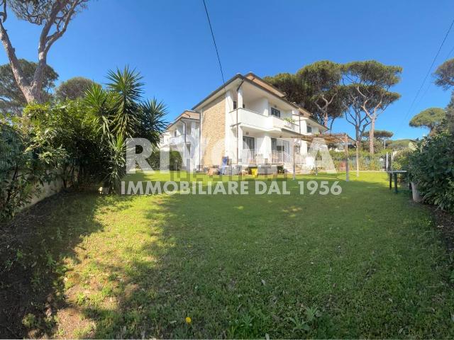 Case e ville in vendita di 200 m² in Via Portovenere