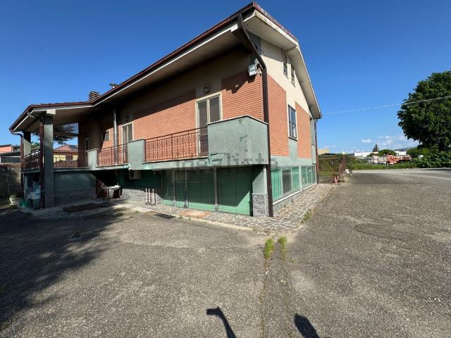 Case e ville in vendita di 200 m² in Via Postumia