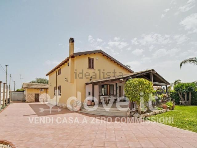Case e ville in vendita di 200 m² in Via Patroclo, 5