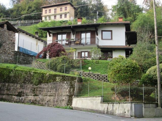 Case e ville in vendita di 200 m² in Via Parrocchiale, 31