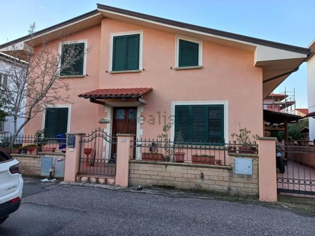 Case e ville in vendita di 200 m² in Via Pellegrino Matteucci, 13