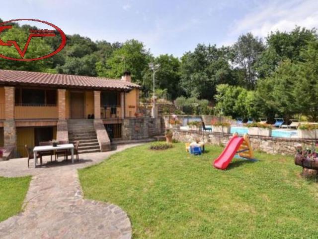 Case e ville in vendita di 200 m² in Via Penna
