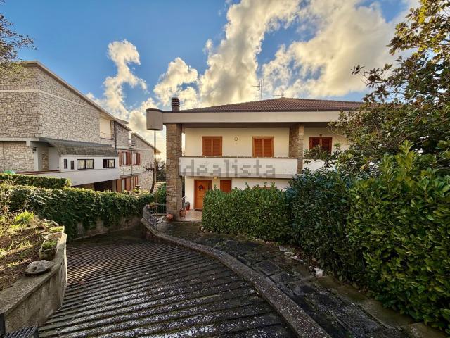 Case e ville in vendita di 200 m² in Via Pizzetti