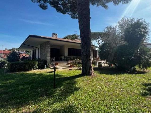 Case e ville in vendita di 200 m² in Via Piero Aloisi