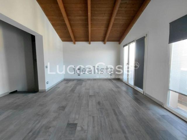 Case e ville in vendita di 200 m² in Via Pietro Mascagn, 8