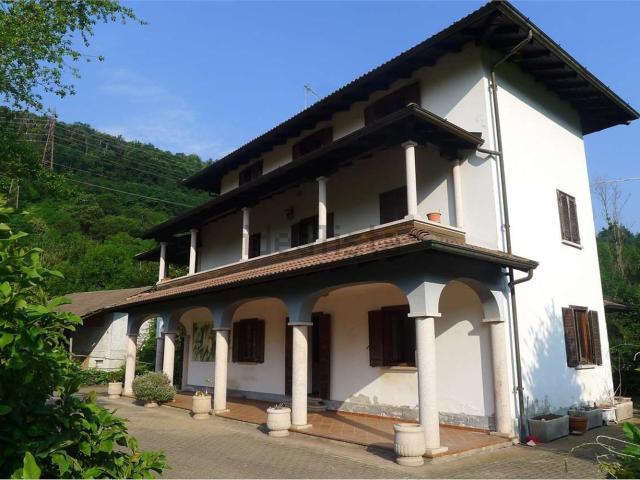Case e ville in vendita di 200 m² in Via Pratolungo