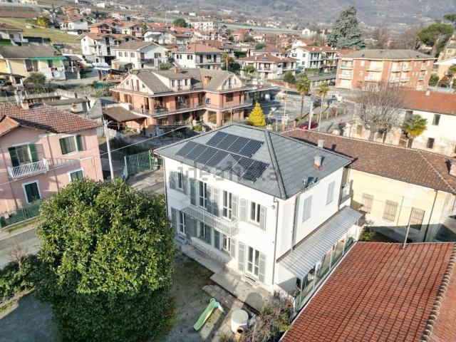 Case e ville in vendita di 200 m² in Via Provinciale Revello, 9
