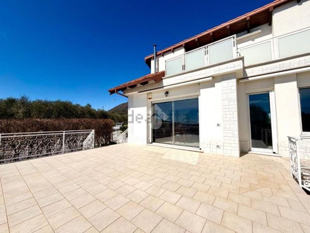 Case e ville in vendita di 200 m² in Via Terra del Sole, 75
