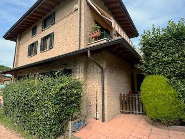 Case e ville in vendita di 200 m² in Via Val Cismon