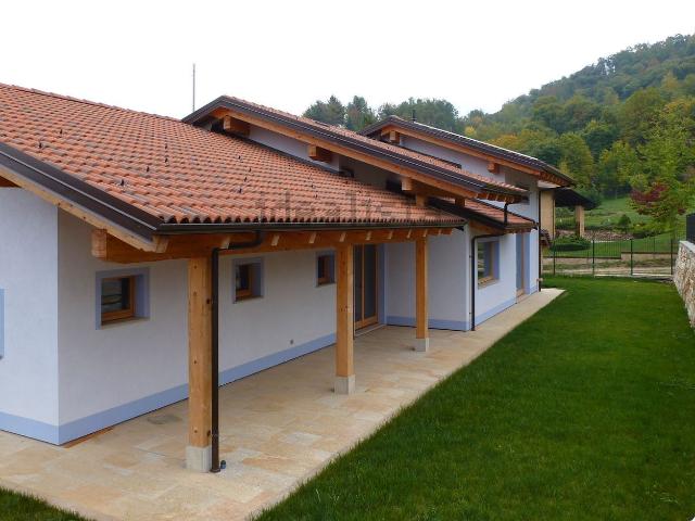 Case e ville in vendita di 200 m² in Via Valcucca