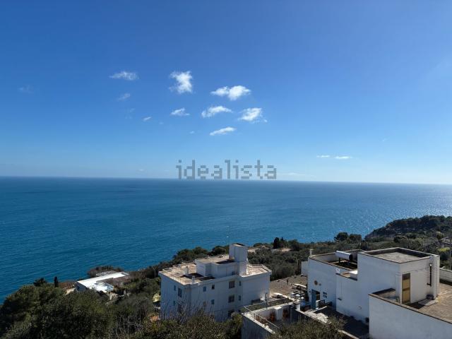 Case e ville in vendita di 200 m² in Via Vittorio D&apos Ostuni