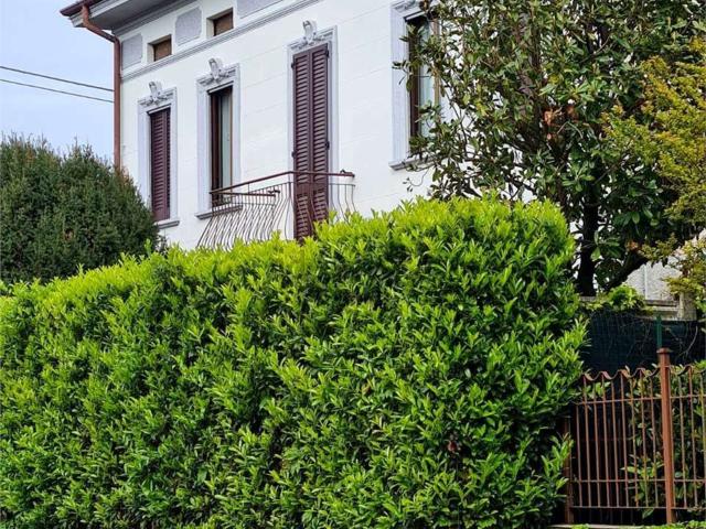 Case e ville in vendita di 200 m² in Via Vittorio Veneto, 458