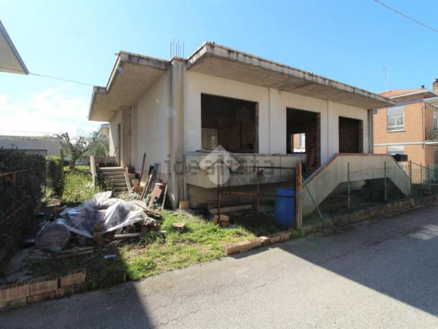 Case e ville in vendita di 200 m² in Via XXV Aprile