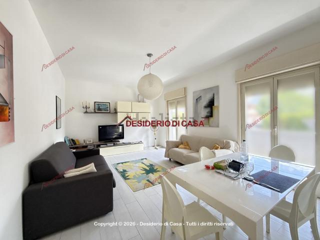 Case e ville in vendita di 200 m² in Via Zinnie