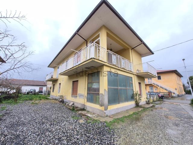 Case e ville in vendita di 200 m² in Viale I Maggio, 44