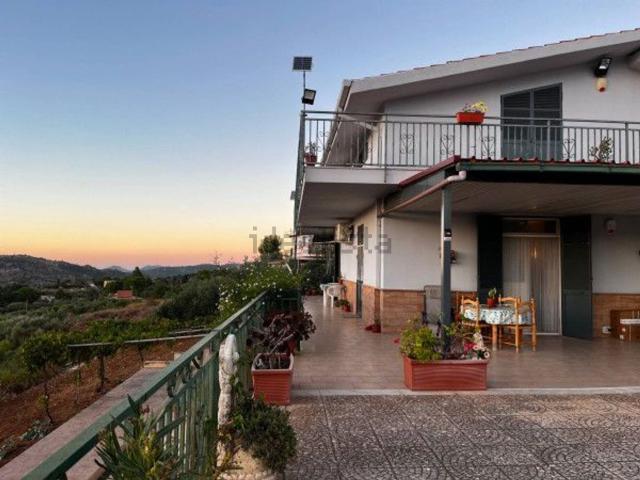 Case e ville in vendita di 200 m² in Contrada Testa Montata
