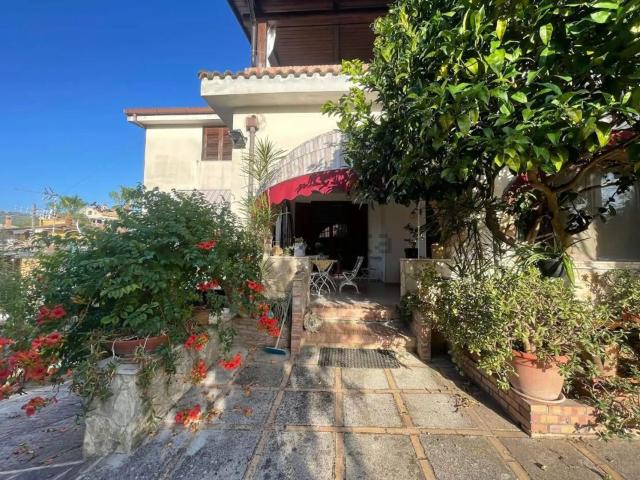 Case e ville in vendita di 200 m² in Contrada Torre Mangone