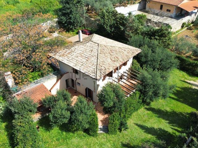 Case e ville in vendita di 200 m² in Contrada Acquavite, 489