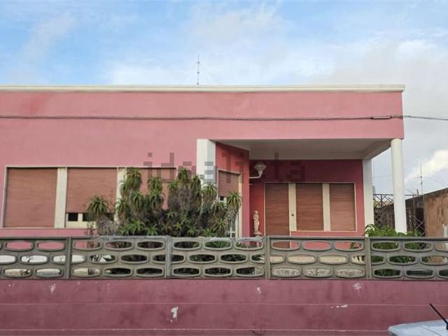 Case e ville in vendita di 200 m² in Contrada Cozzaro, 209