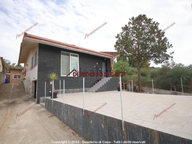 Case e ville in vendita di 200 m² in Contrada Feotto