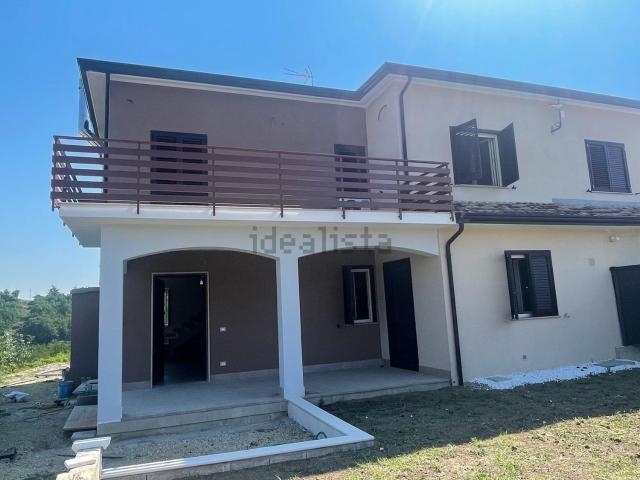 Case e ville in vendita di 200 m² in Contrada I Mezzacapo, 1