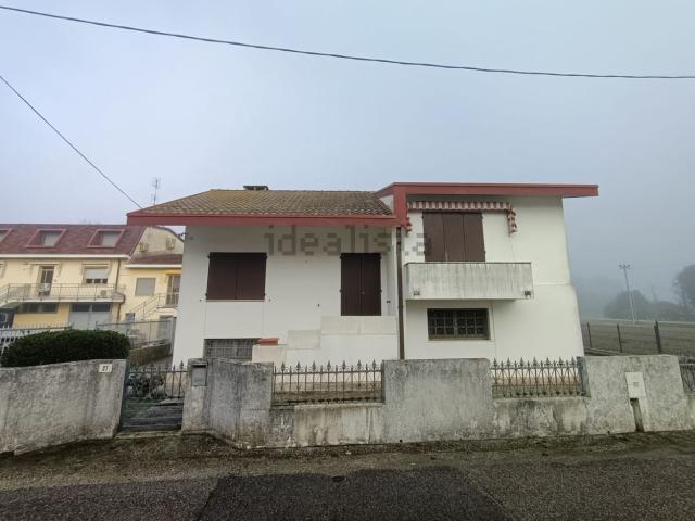 Case e ville in vendita di 200 m² in Corso VITTORIO EMANULE II N, 6