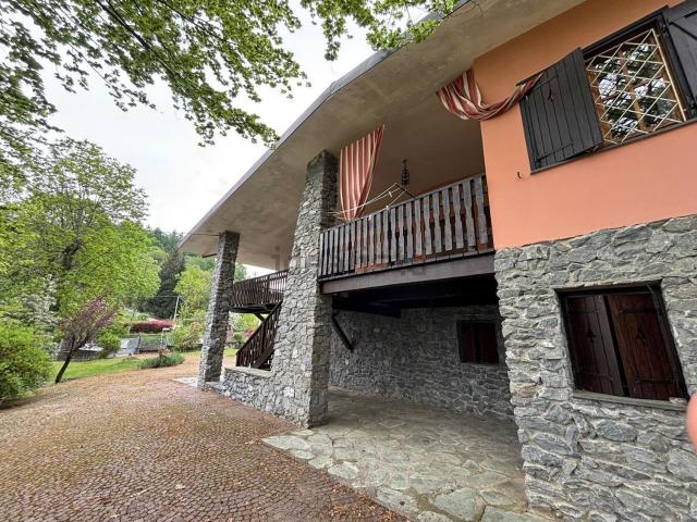 Case e ville in vendita di 200 m² in Largo Annunziata