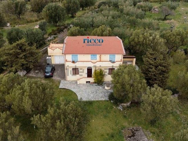 Case e ville in vendita di 200 m² in Località Canto