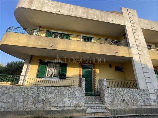 Case e ville in vendita di 200 m² in Località Serri, 47