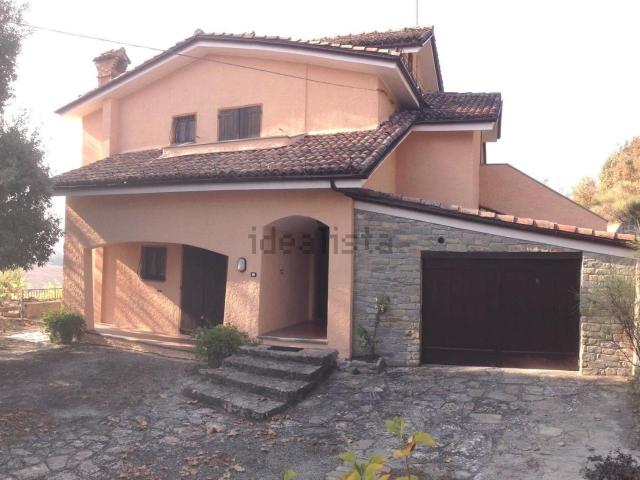 Case e ville in vendita di 200 m² in Strada Costalunga