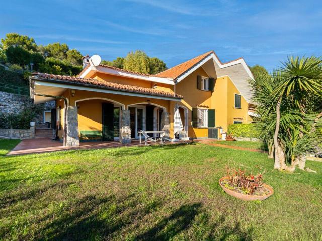 Case e ville in vendita di 200 m² in Strada delle Catene, 4