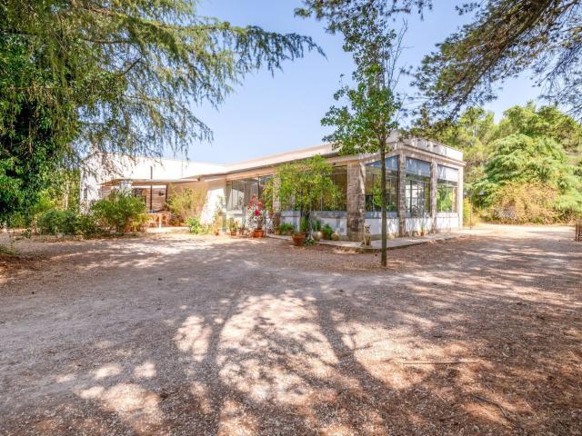 Case e ville in vendita di 200 m² in Strada Monti del Duca Zona, 392
