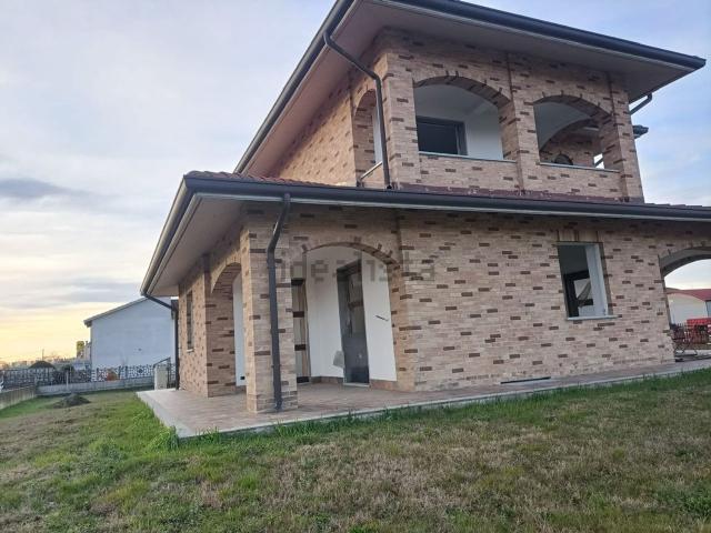 Case e ville in vendita di 200 m² in Strada Nuova San Marziano, 3