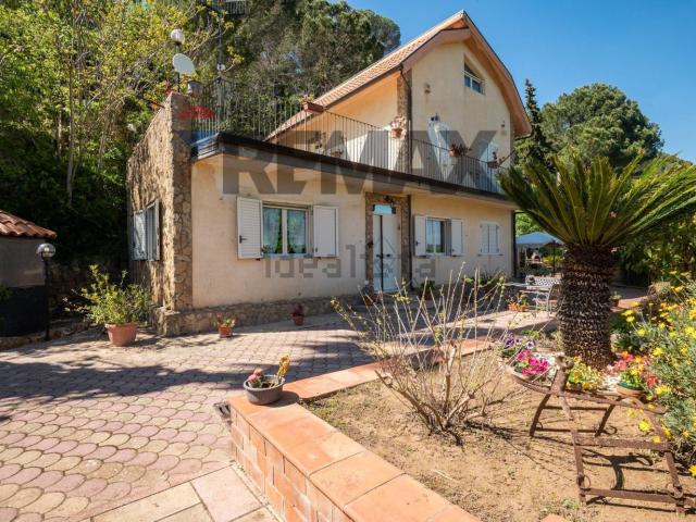 Case e ville in vendita di 200 m² in Strada Senza Nome