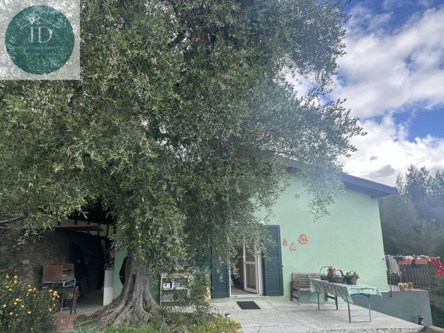 Case e ville in vendita di 200 m² in Strada Senza Nome