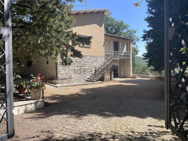 Case e ville in vendita di 200 m² in Strada Senza Nome