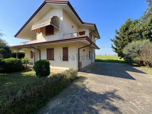 Case e ville in vendita di 200 m² in Strada Provinciale 49a, 473
