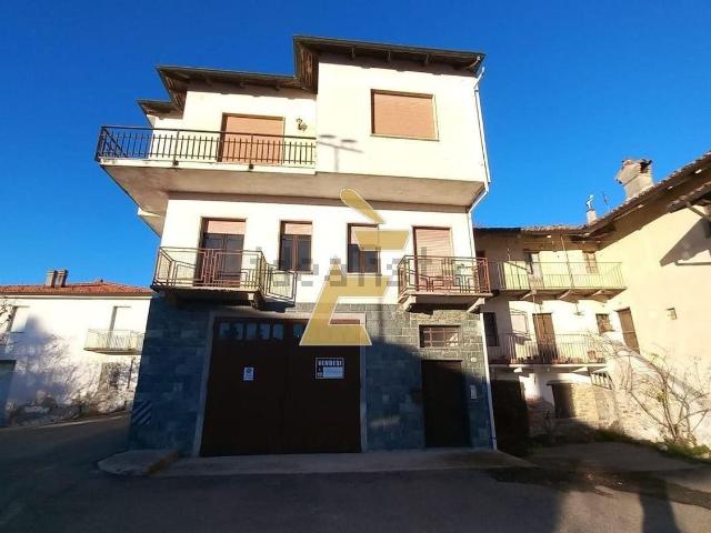 Case e ville in vendita di 200 m² in Strada Roma, 54