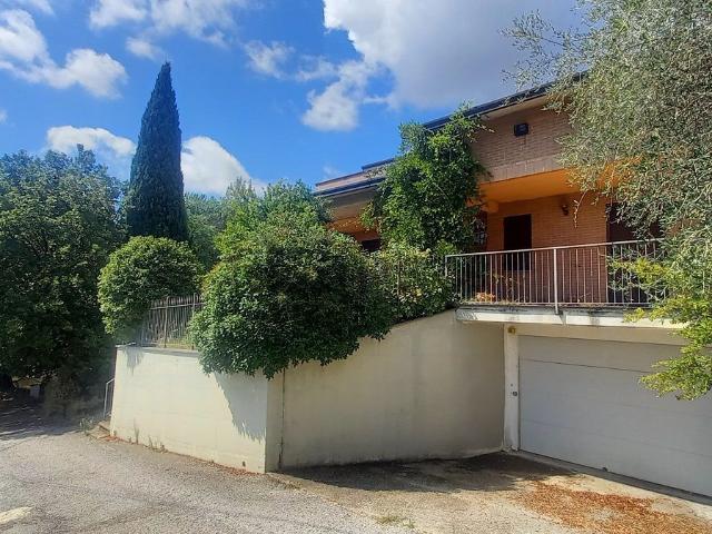 Case e ville in vendita di 201 m² in Via dei Quattro Cipressi, 31