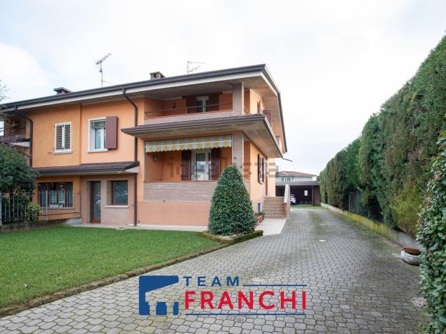Case e ville in vendita di 201 m² in Via Paolo VI, 63