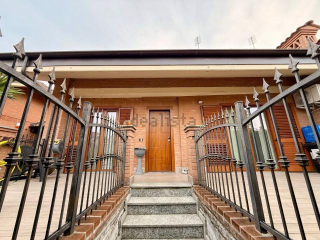 Case e ville in vendita di 201 m² in Via Vinovo, 6