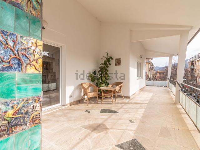 Case e ville in vendita di 202 m² in Via Alessandro Quadrani