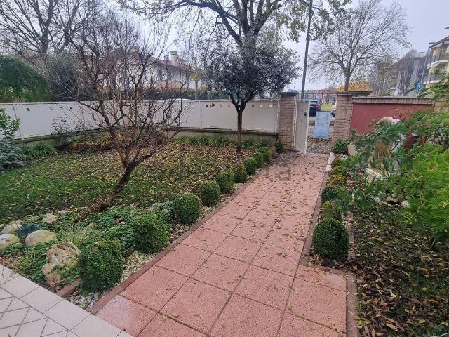 Case e ville in vendita di 202 m² in Via Attiliano Oliveros