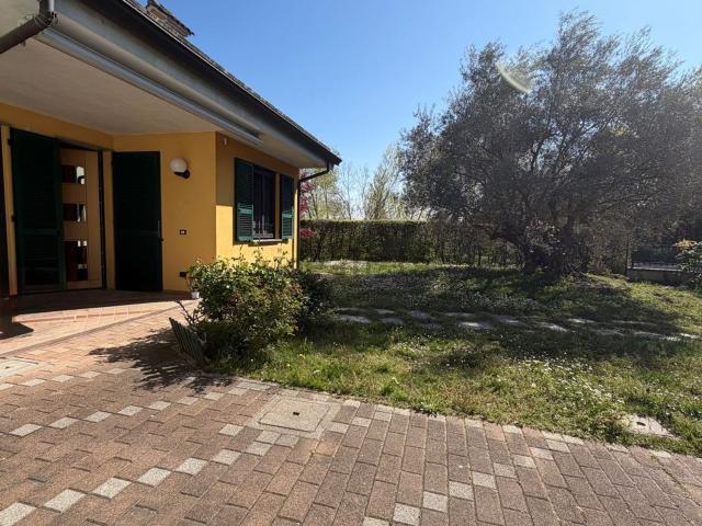 Case e ville in vendita di 202 m² in Via F. Giarelli
