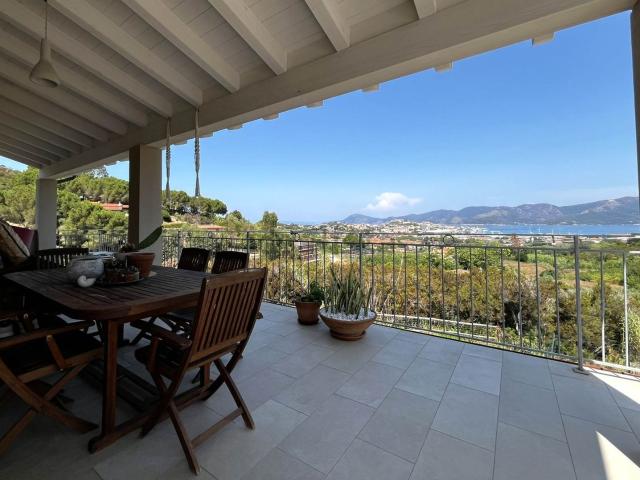 Case e ville in vendita di 202 m² in Via Val di Denari