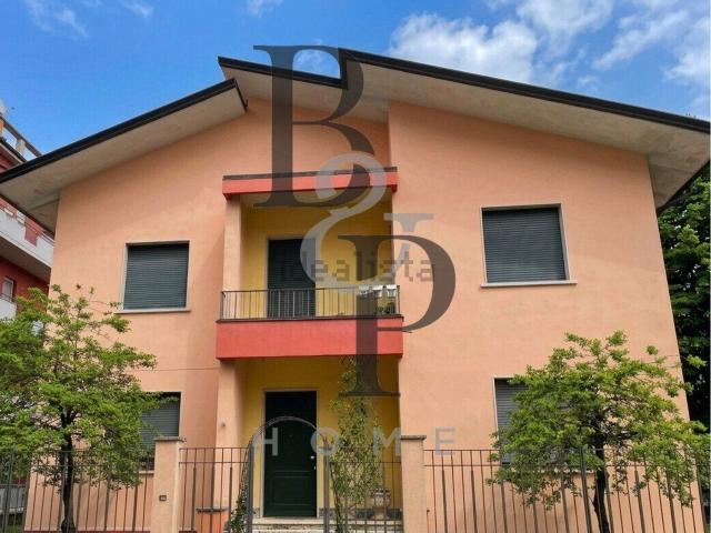 Case e ville in vendita di 203 m²