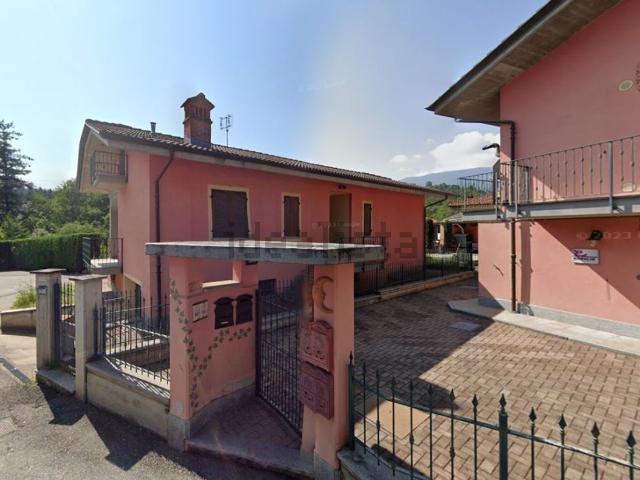 Case e ville in vendita di 203 m² in Via Cave