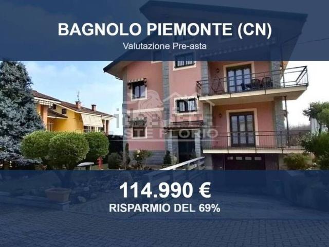 Case e ville in vendita di 203 m² in Via Cave, 223